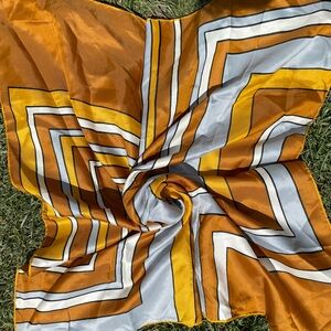 Ann Robin Geometric Patterned Scarf